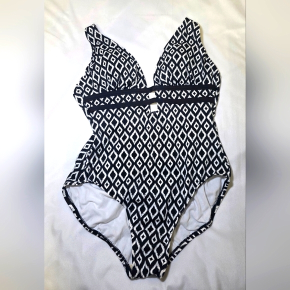 Upstream Deep Vneck One-Piece Swimsuit Built In Cups- Size 12 - Picture 1 of 6
